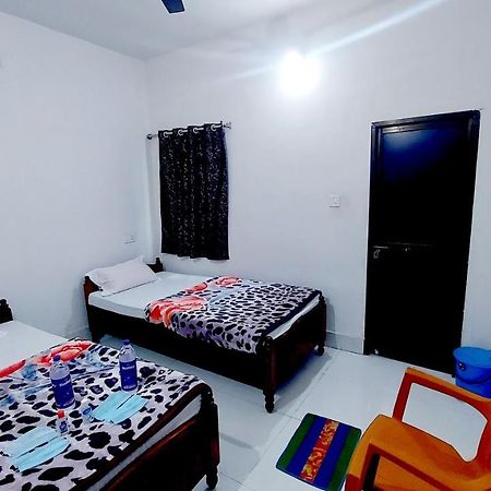 Nilam Guest House พุทธคยา ภายนอก รูปภาพ