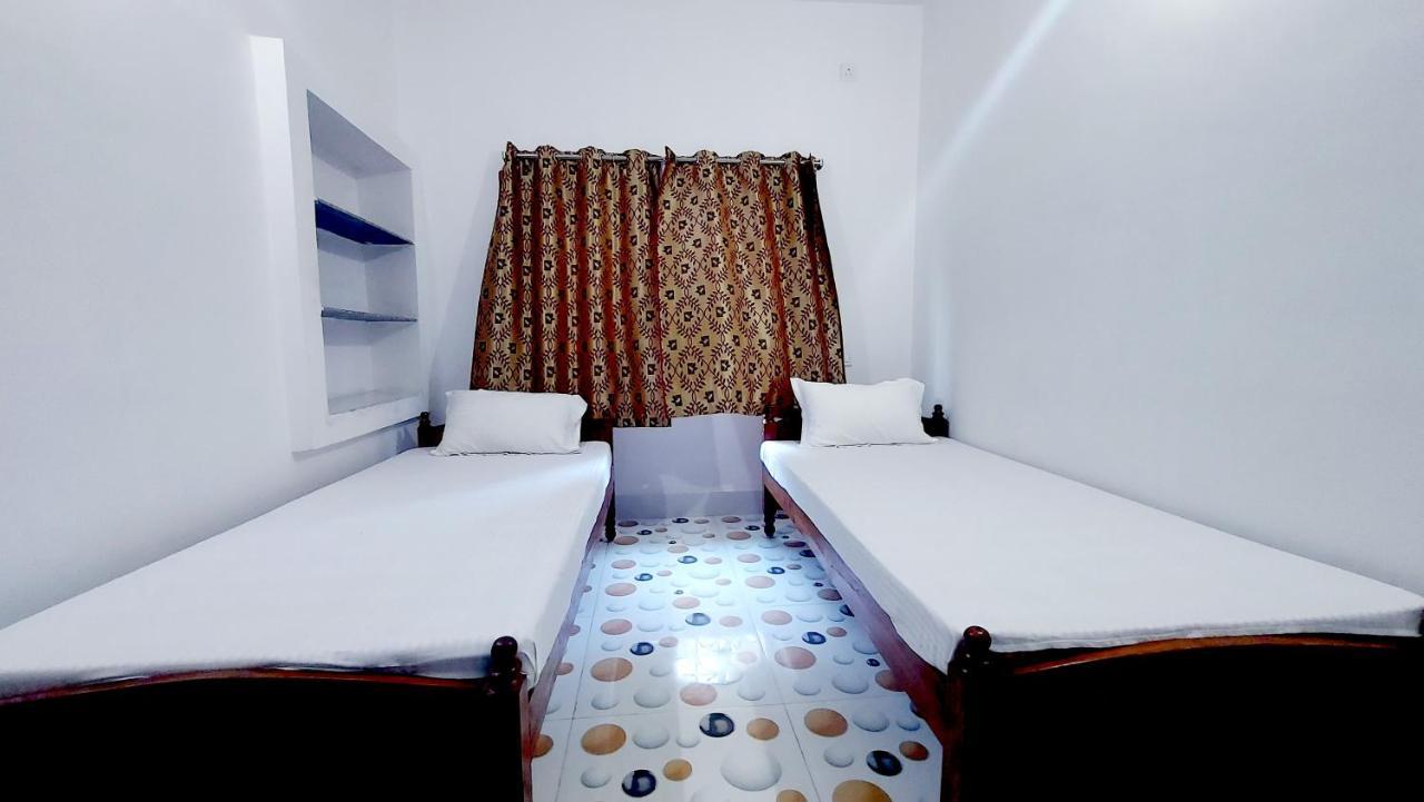 Nilam Guest House พุทธคยา ภายนอก รูปภาพ