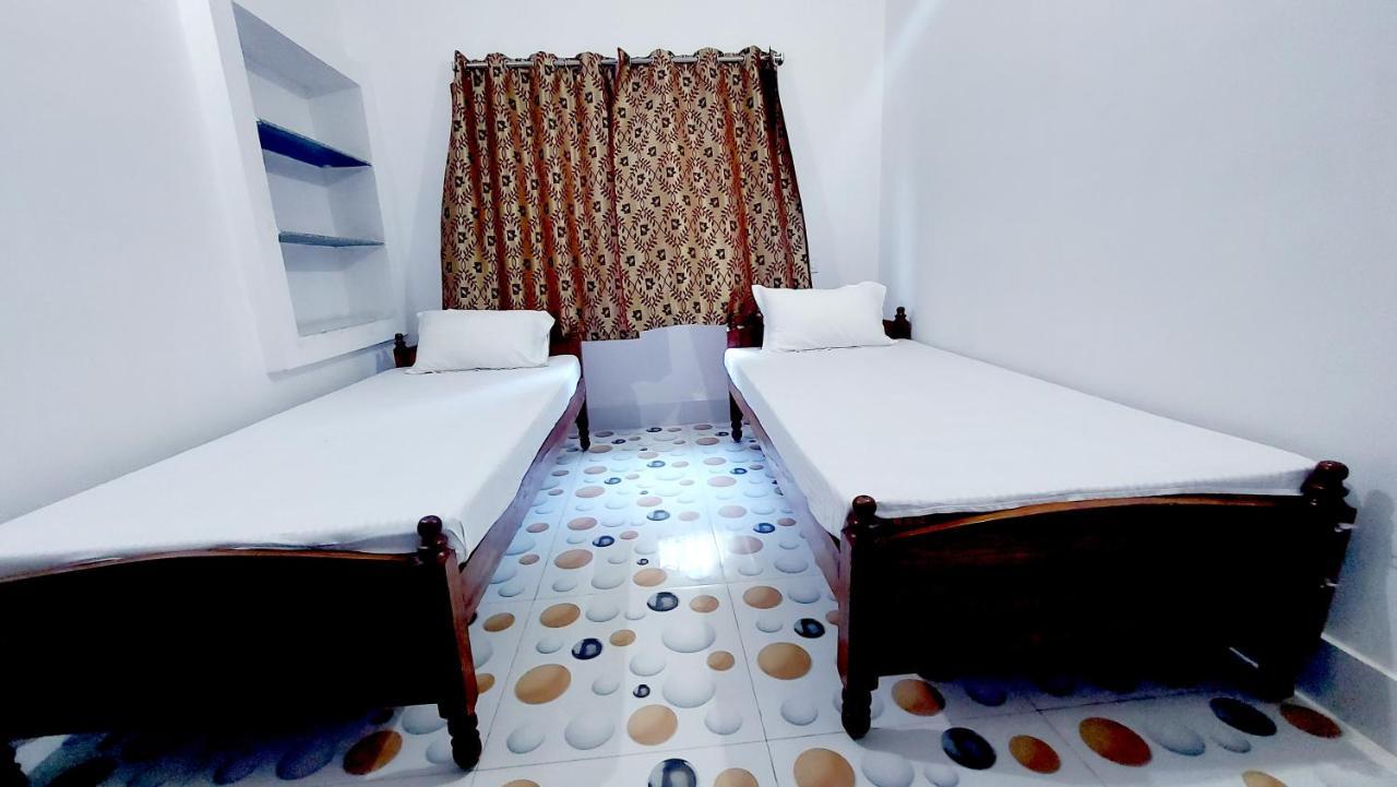 Nilam Guest House พุทธคยา ภายนอก รูปภาพ