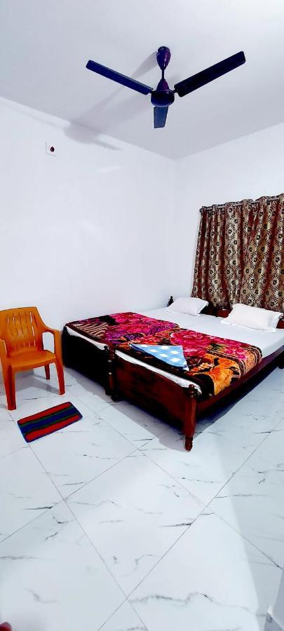 Nilam Guest House พุทธคยา ภายนอก รูปภาพ