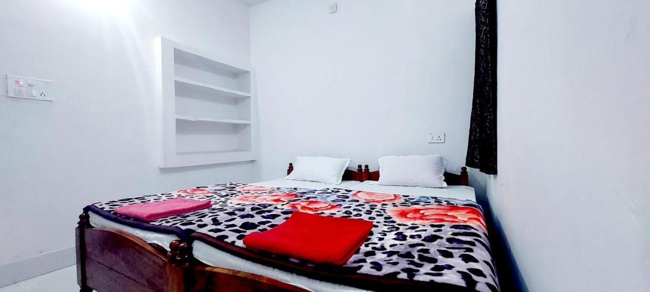 Nilam Guest House พุทธคยา ภายนอก รูปภาพ