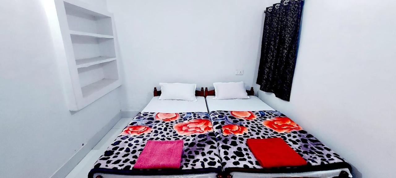Nilam Guest House พุทธคยา ภายนอก รูปภาพ