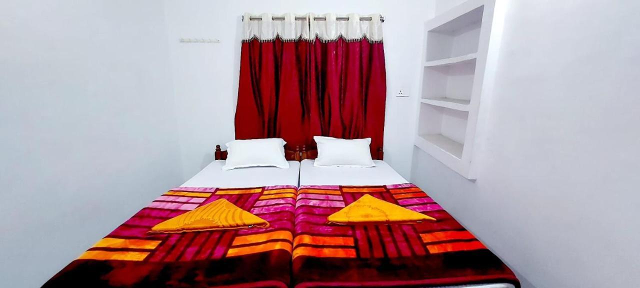 Nilam Guest House พุทธคยา ภายนอก รูปภาพ